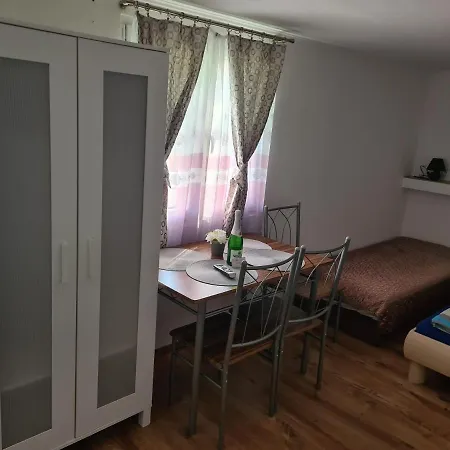 Melanie Apartment